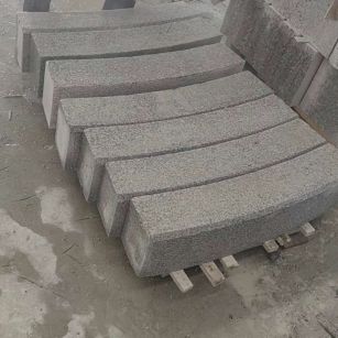 三沙芝麻白弧形路牙石