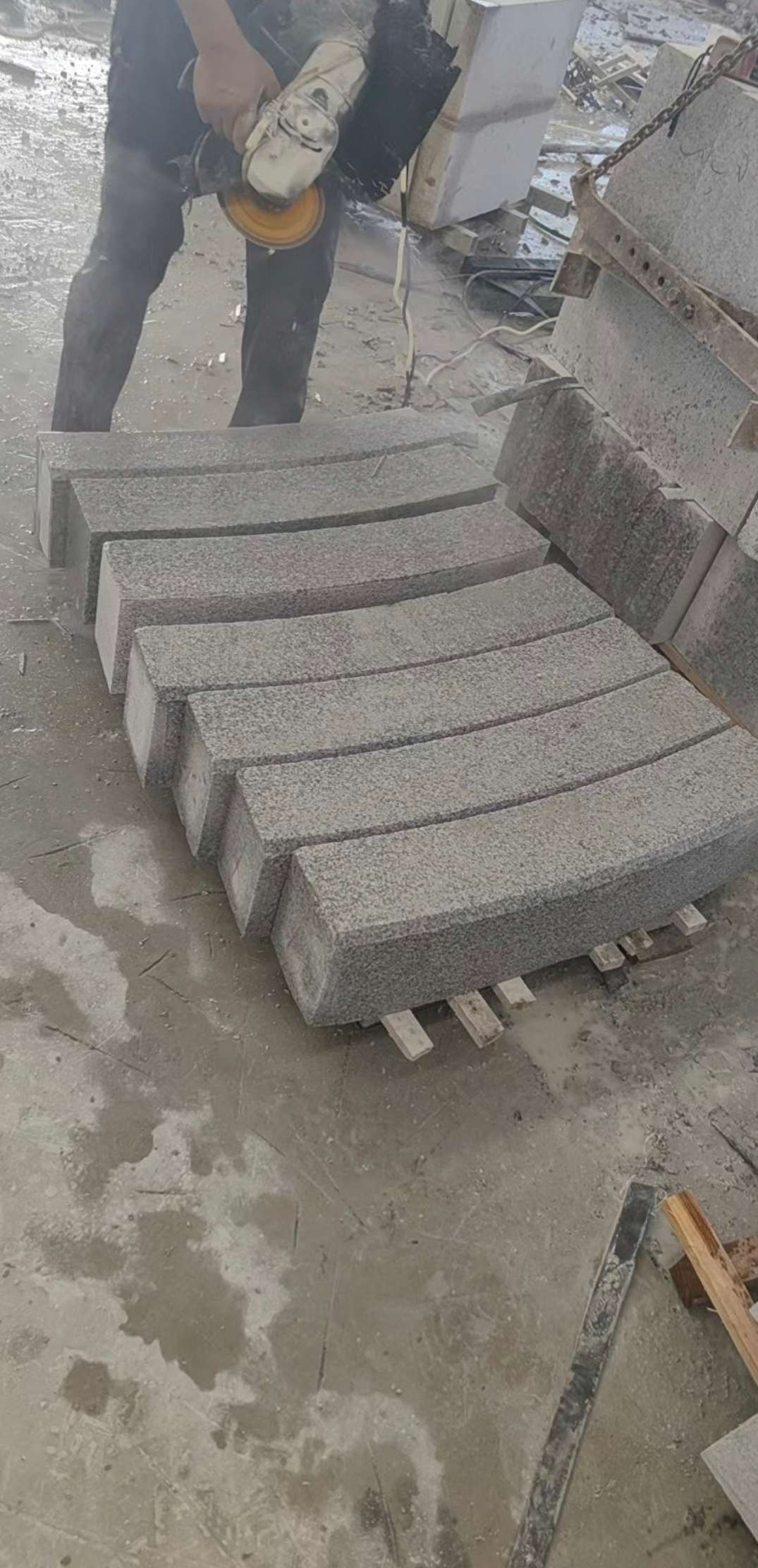 三沙芝麻白弧形路牙石